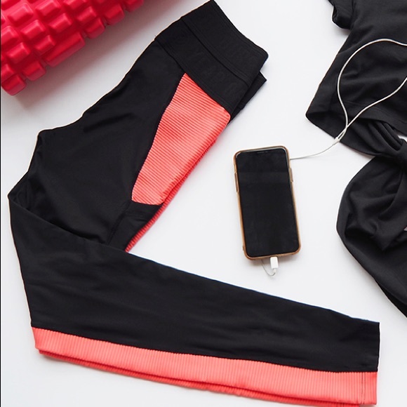 ✨YEAR OF OURS Women’s Blk/Coral Leggings - Picture 2 of 6